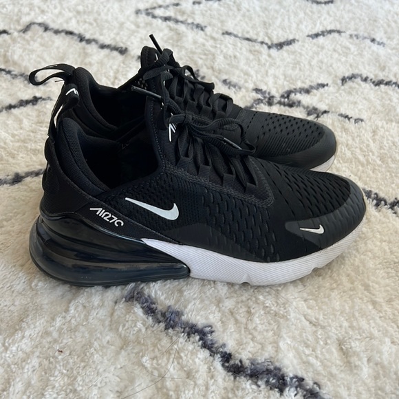 Nike Shoes - Nike air max 270